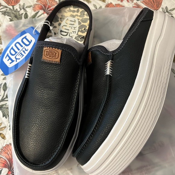 Hey Dude Women’s Leather Austin Lift - Picture 2 of 7